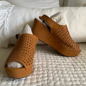 Chocolat Blu Perf wedge - Caramel size 10